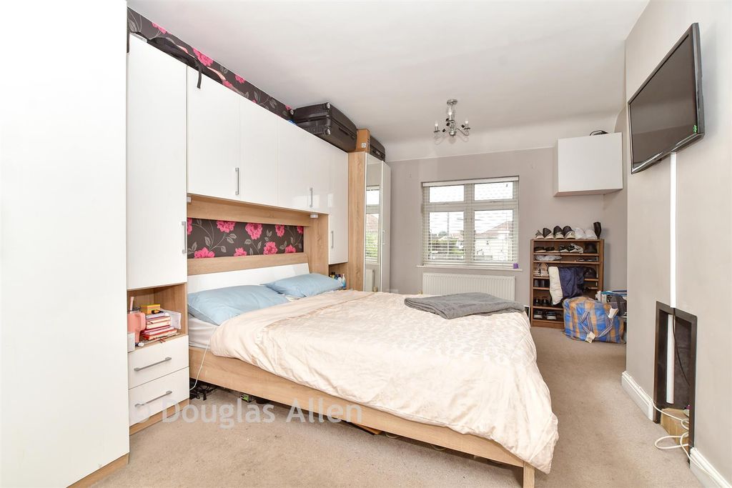 Property photo 1 of 11 Bedroom 1