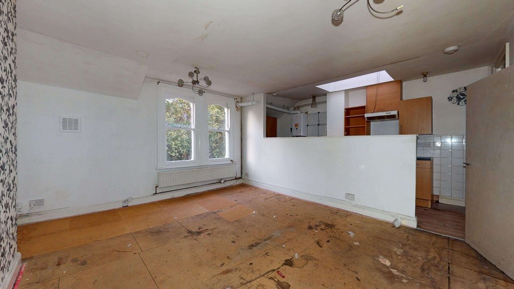 Property photo 3 of 11 70C Colvestone Crescent, Hackney, London, E8 2Lj