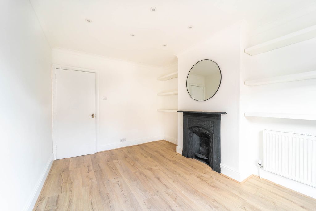 Property photo 3 of 8 Mba06547