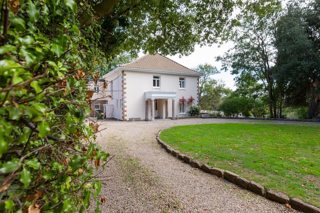 Property photo 1 of 51