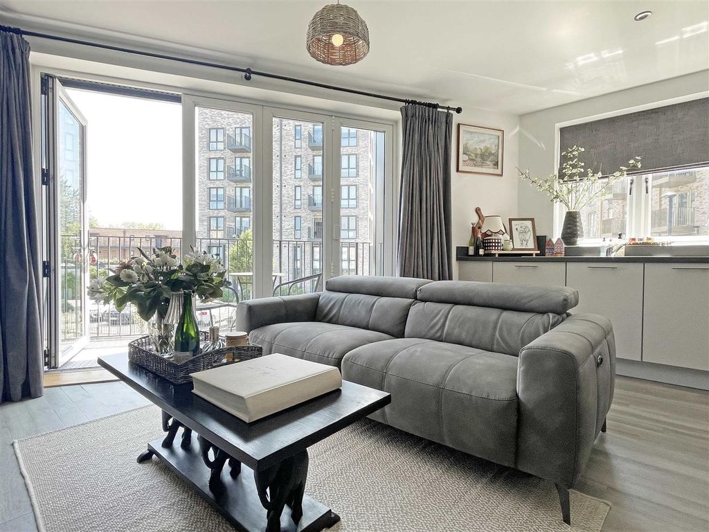 Property photo 3 of 16 L.Jpg