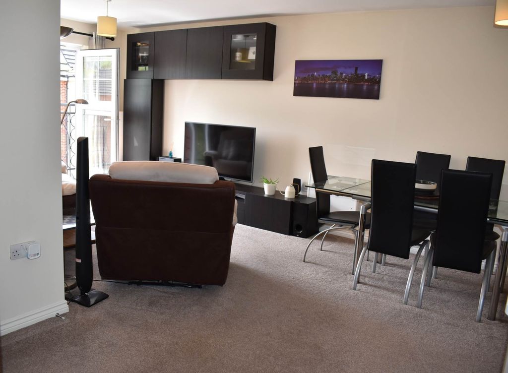 Property photo 2 of 19