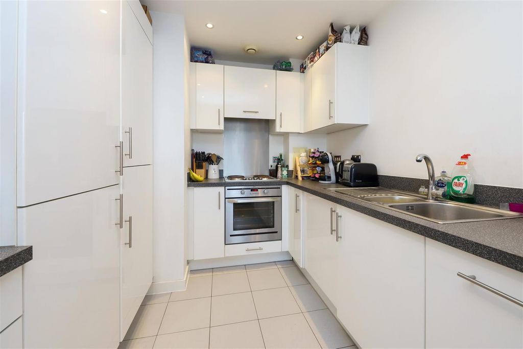 Property photo 2 of 8 Kitchen