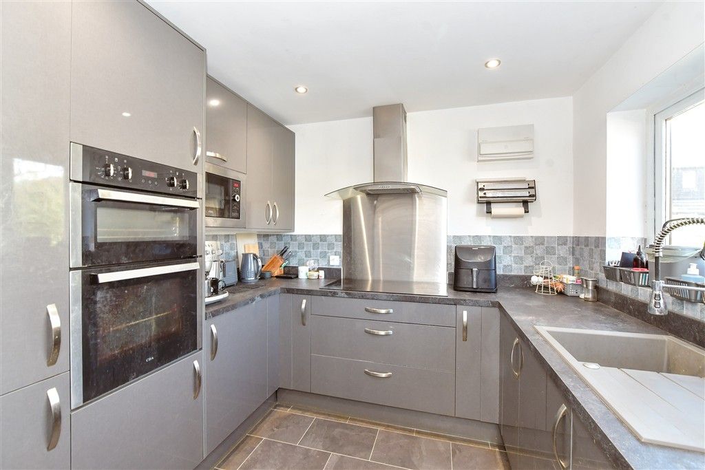 Property photo 3 of 14 Kitchen