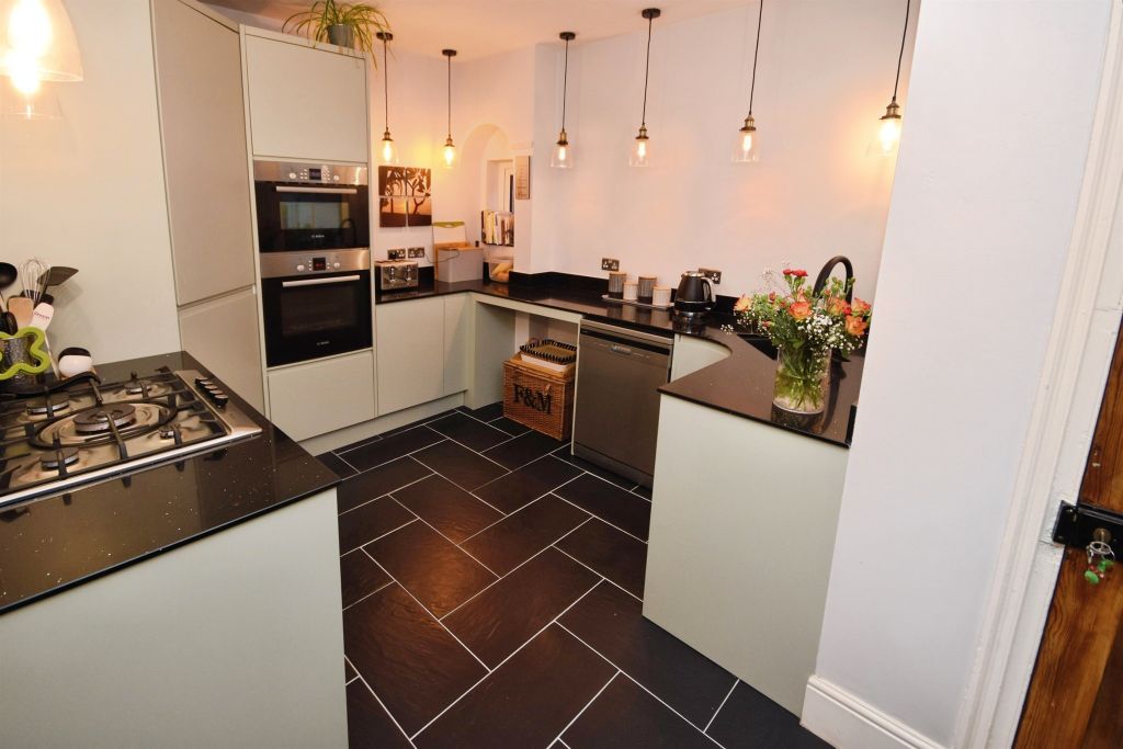 Property photo 2 of 21