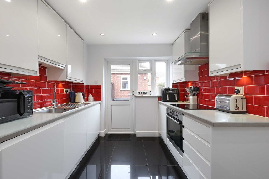 Additional image 4 of 3 bed terraced house for saleWood Pond Close, Seer Green, Beaconsfield, Buckinghamshire HP9