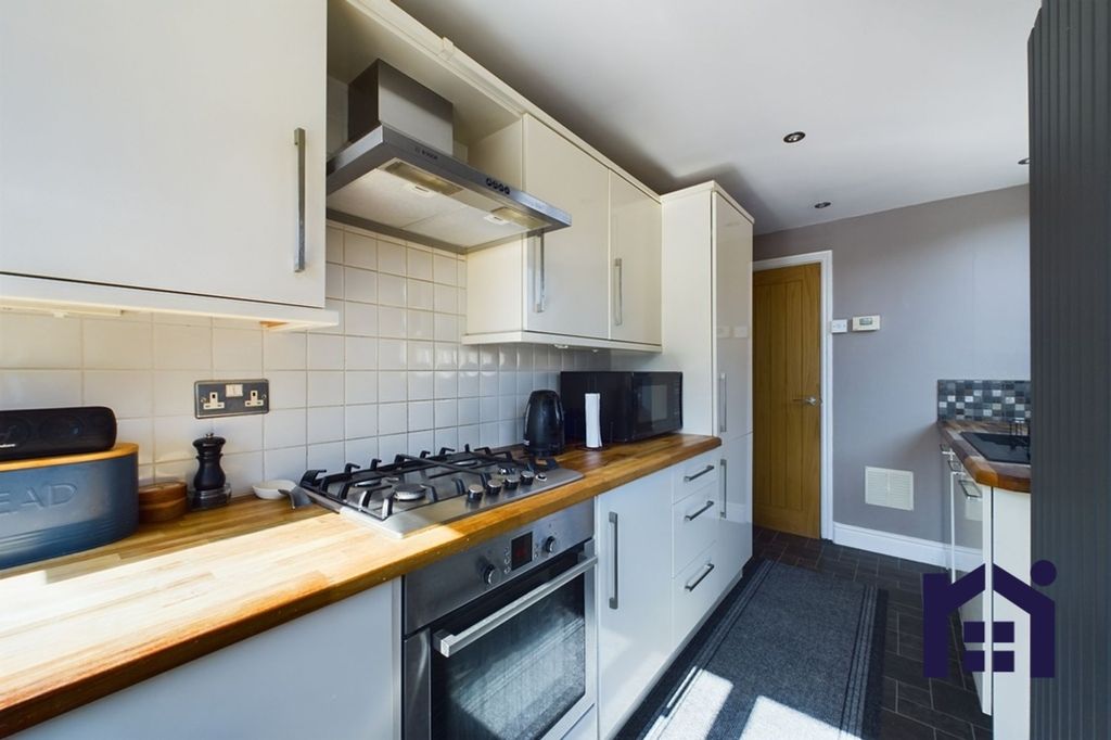 Property photo 3 of 13 Kitchen