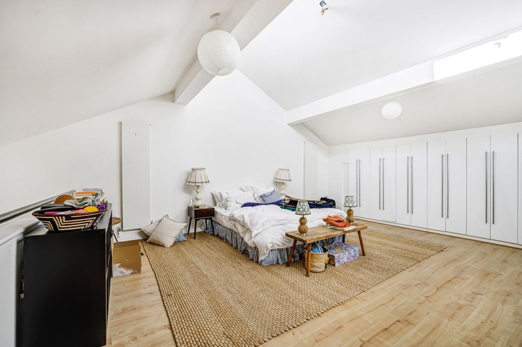 Property photo 2 of 16 Picture No. 13