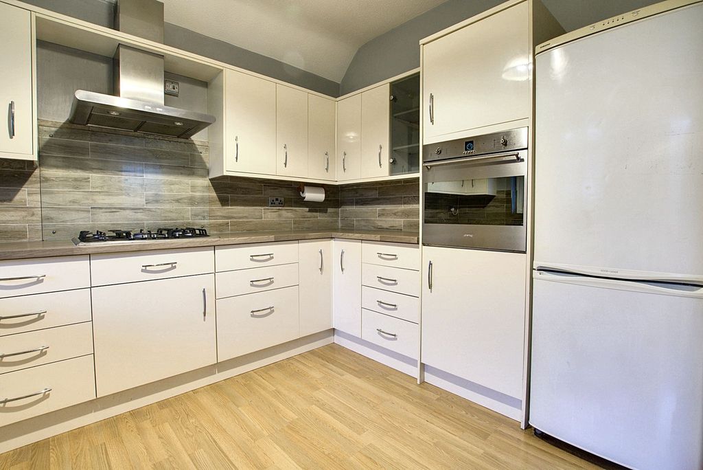 Property photo 2 of 28