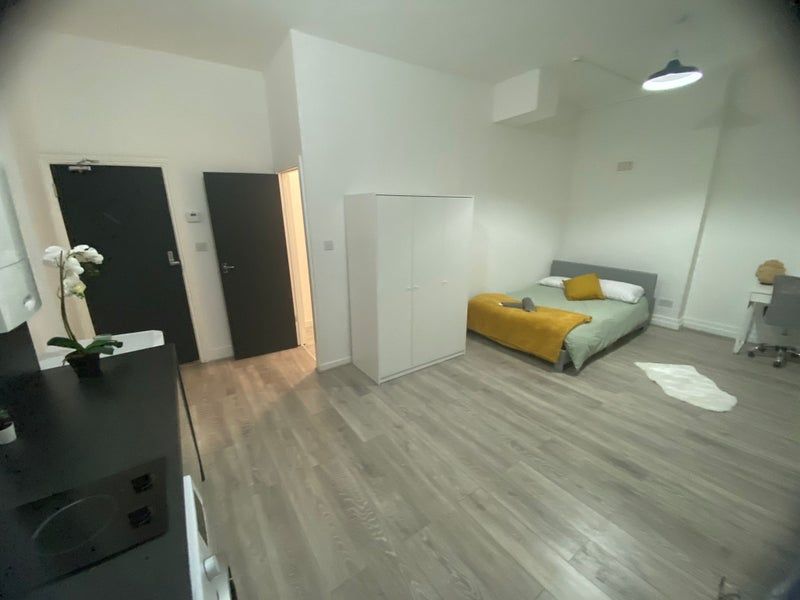 Property photo 1 of 3 Studio 4 - £1250 Available From 17/11/2025