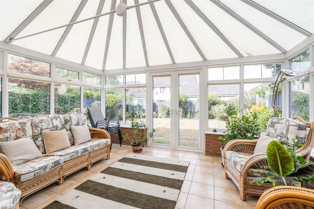 Property photo 3 of 17 6 Stapenhall Road_9.Jpg