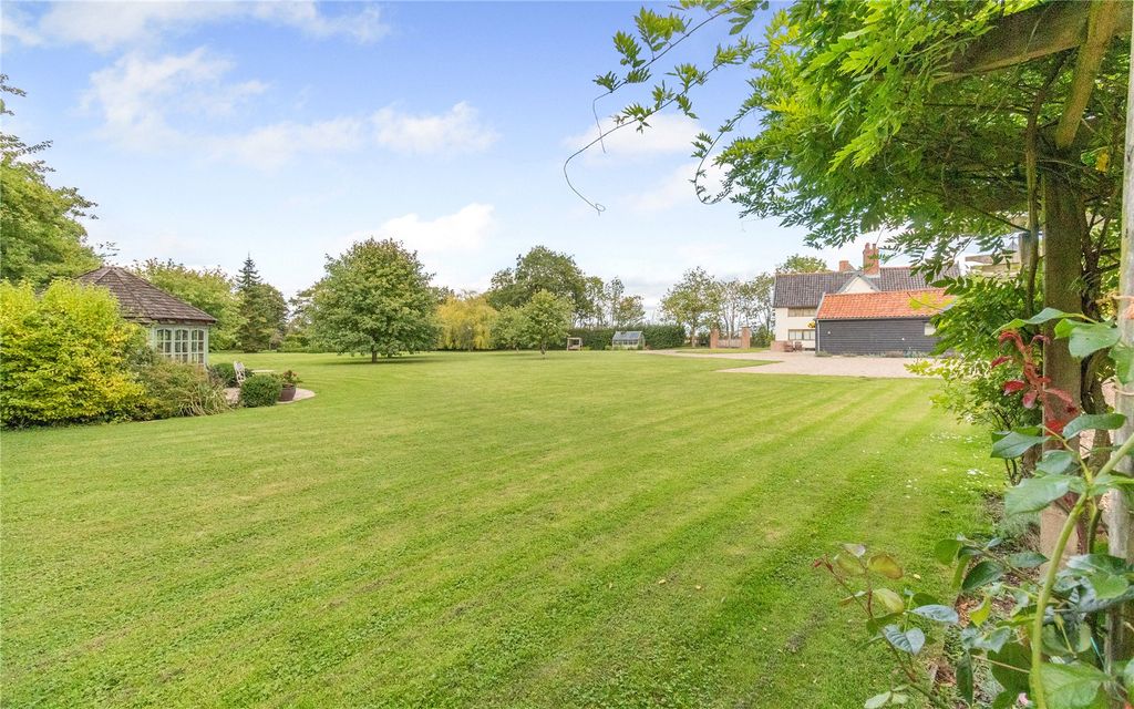 Property photo 2 of 37 Grounds