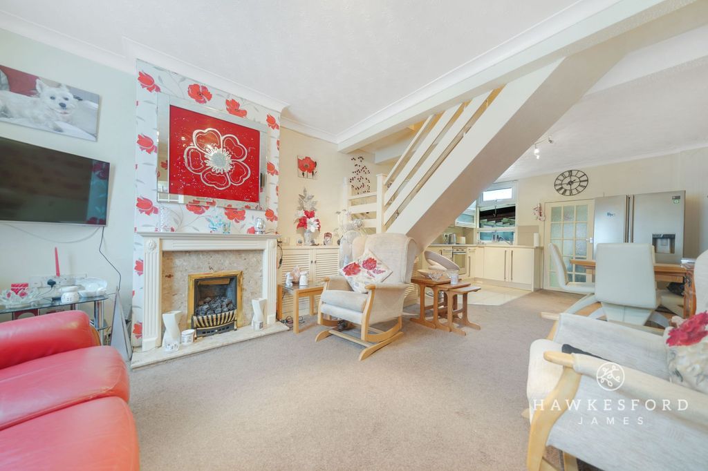 Property photo 2 of 12 Gibson Street, Sittingbourne - Lounge