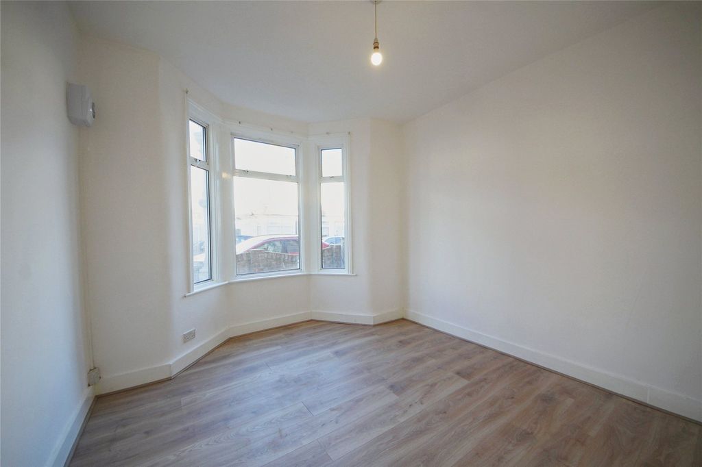 Property photo 2 of 17 Picture No. 37