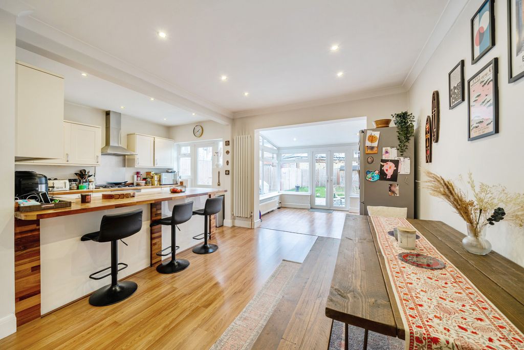 Property photo 2 of 20 1404338-7-697B71A...