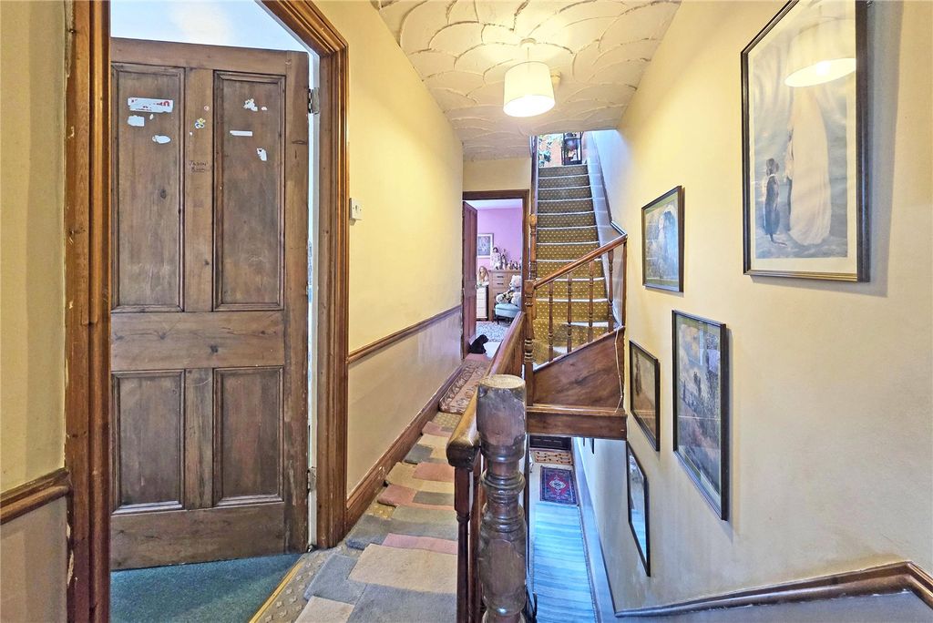 Property photo 3 of 17 Hallway