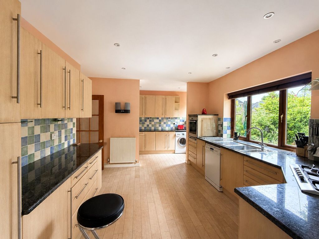 Property photo 3 of 11 Picture No. 29