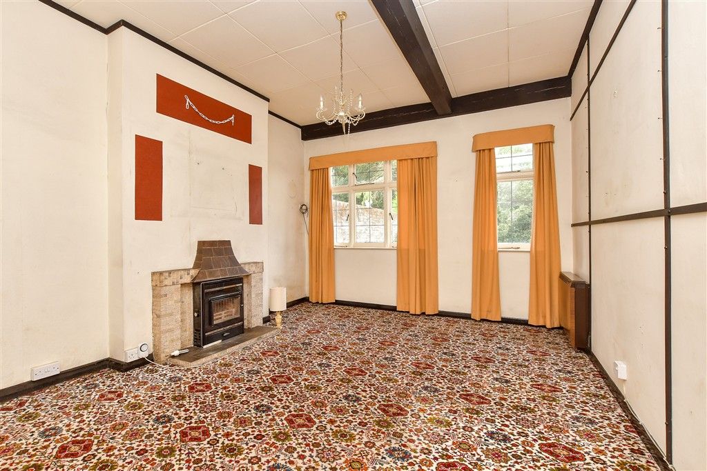 Property photo 3 of 14 Lounge