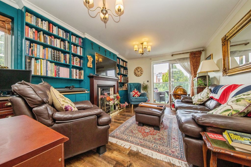 Property photo 2 of 11