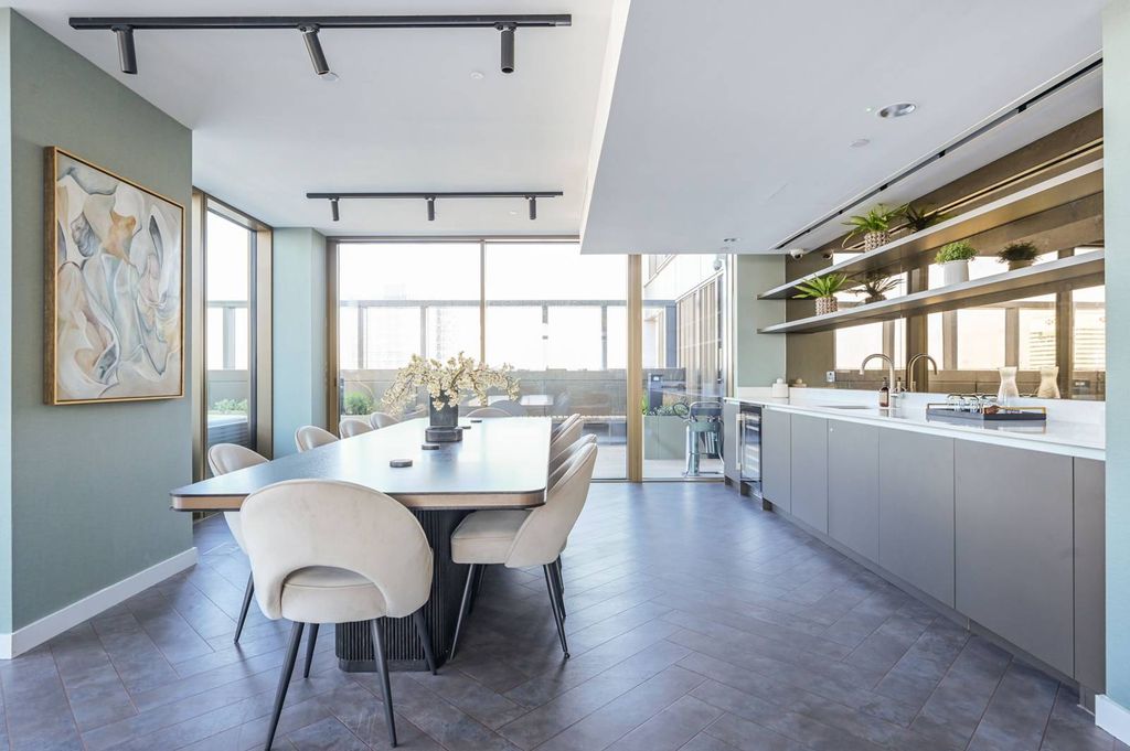 Property photo 3 of 49