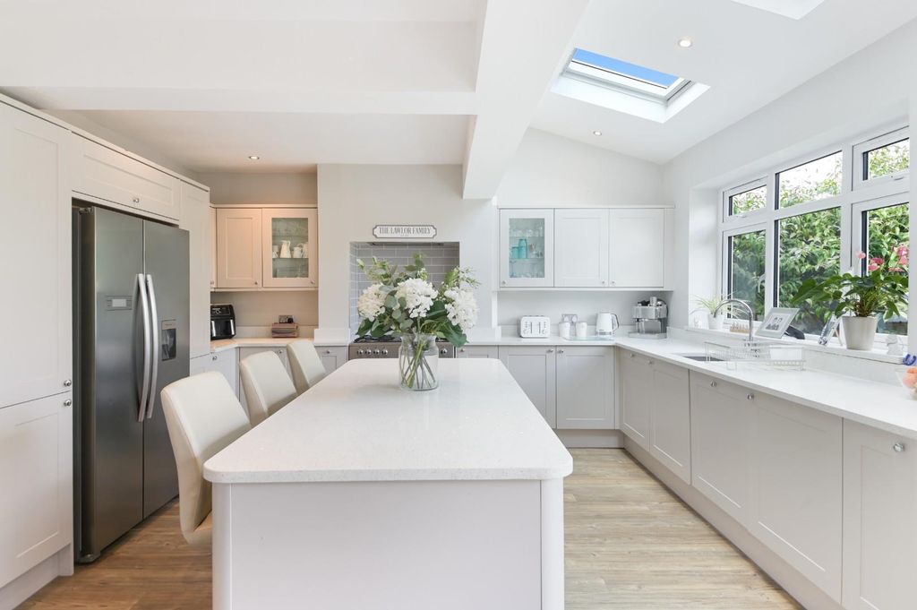 Property photo 3 of 20 The Oval