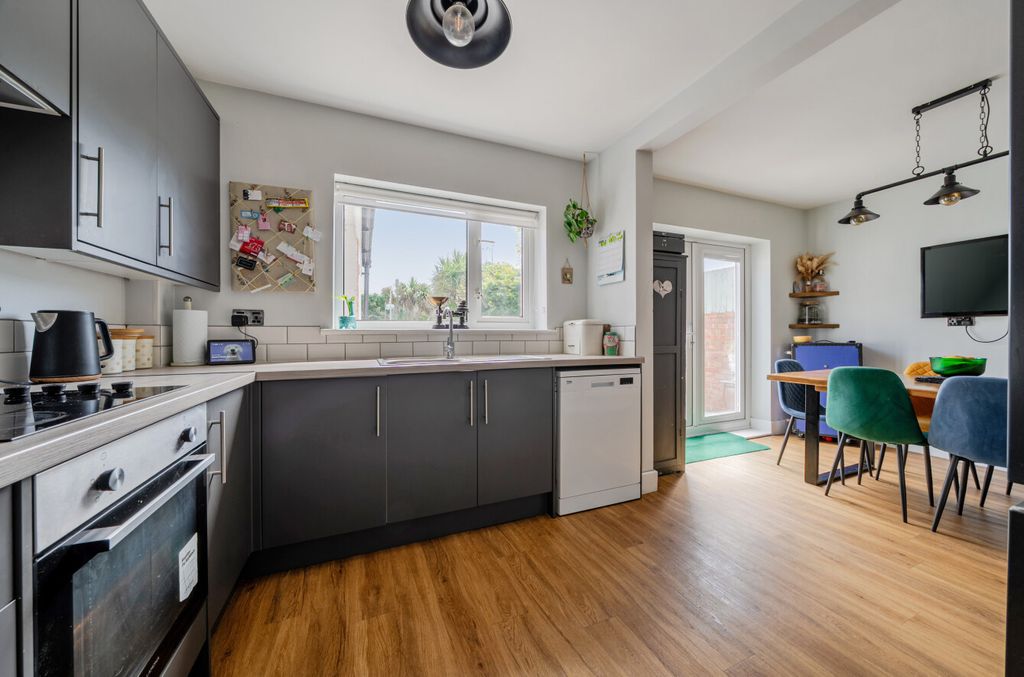 Property photo 2 of 14 1478746-2-6A4255d...