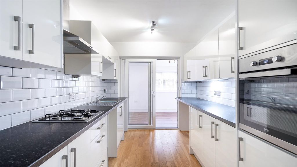 Property photo 3 of 21