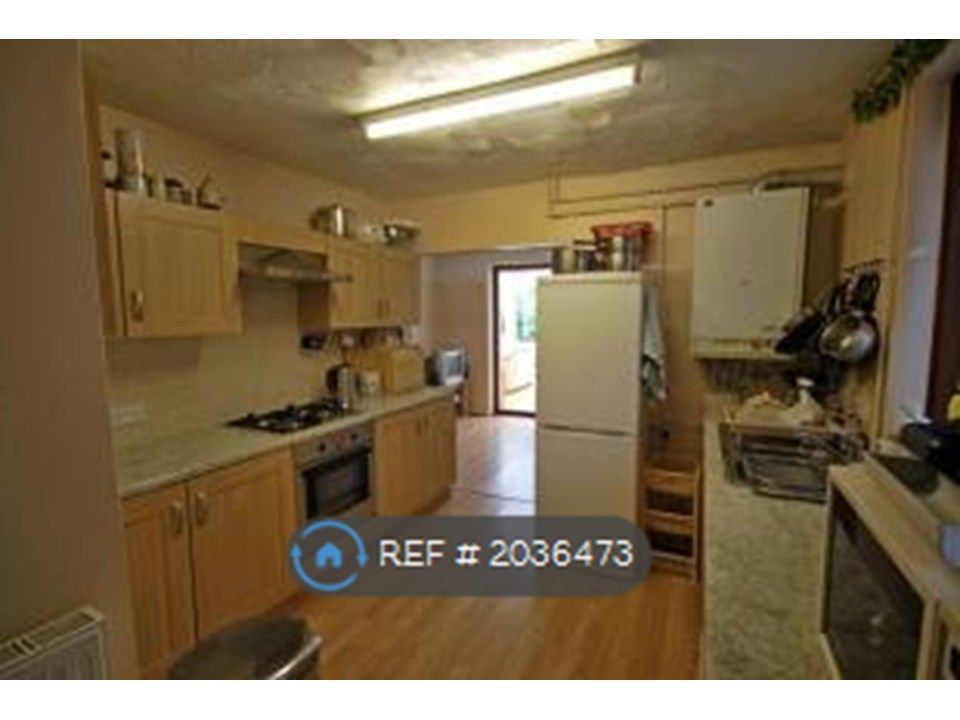 Property photo 2 of 25 Kitchen