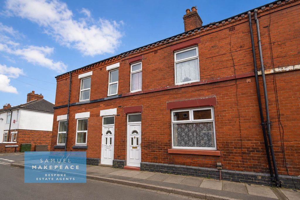 Property photo 1 of 15 Spacious Four Bedroom Terraced Property With Converted Loft Room