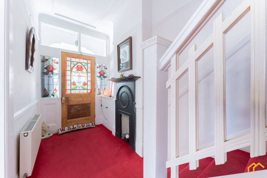 Property photo 3 of 28