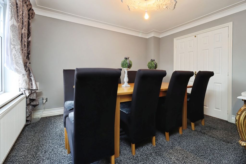 Property photo 3 of 19 Dining Room