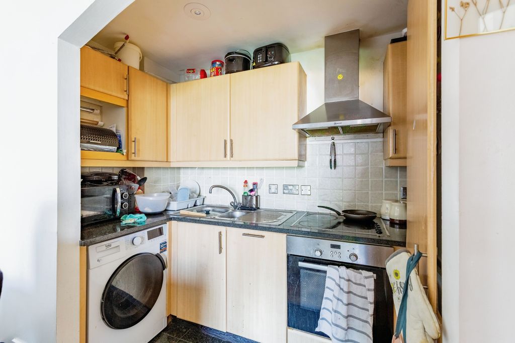 Property photo 2 of 17 Kitchen