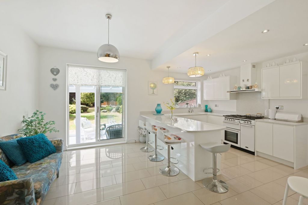 Property photo 2 of 19