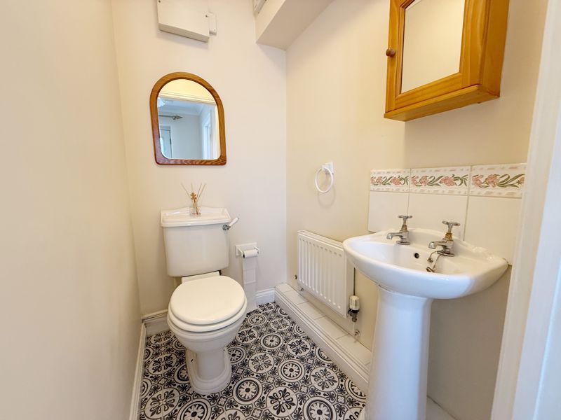 Property photo 3 of 15 Cloaks/Wc.