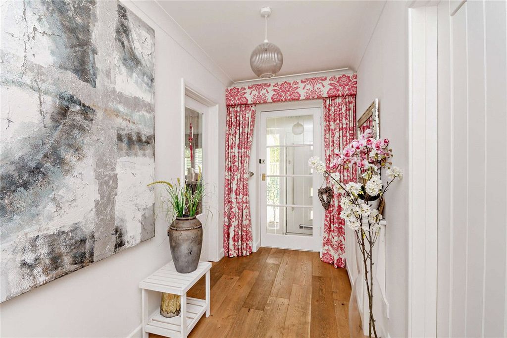 Property photo 2 of 22 Picture No. 16