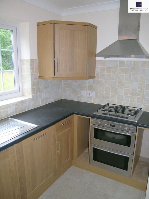 Property photo 3 of 6 Kitchen