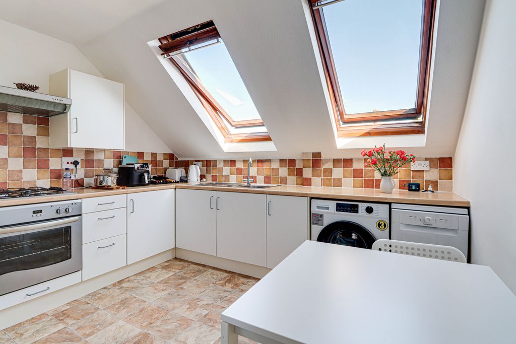 Property photo 3 of 8 Kitchen/Breakfast Room