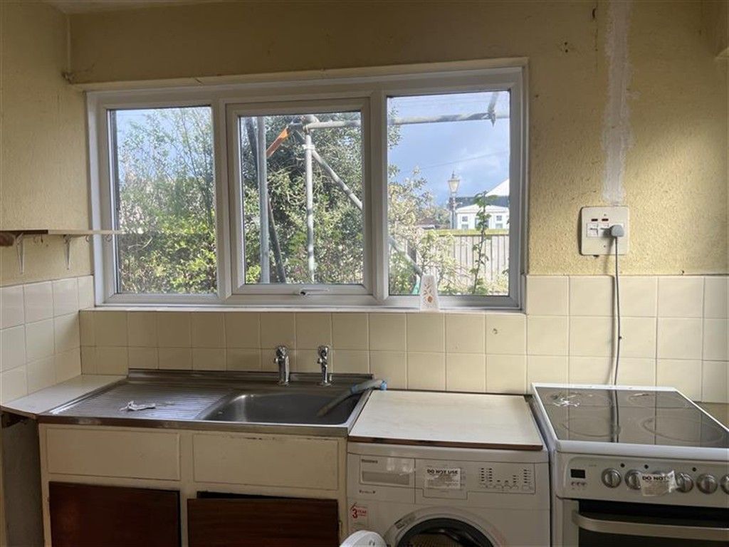 Property photo 1 of 7 Kitchen