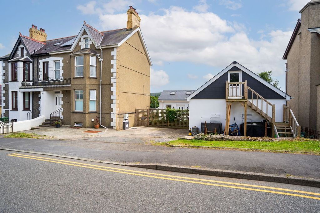 Property photo 2 of 55
