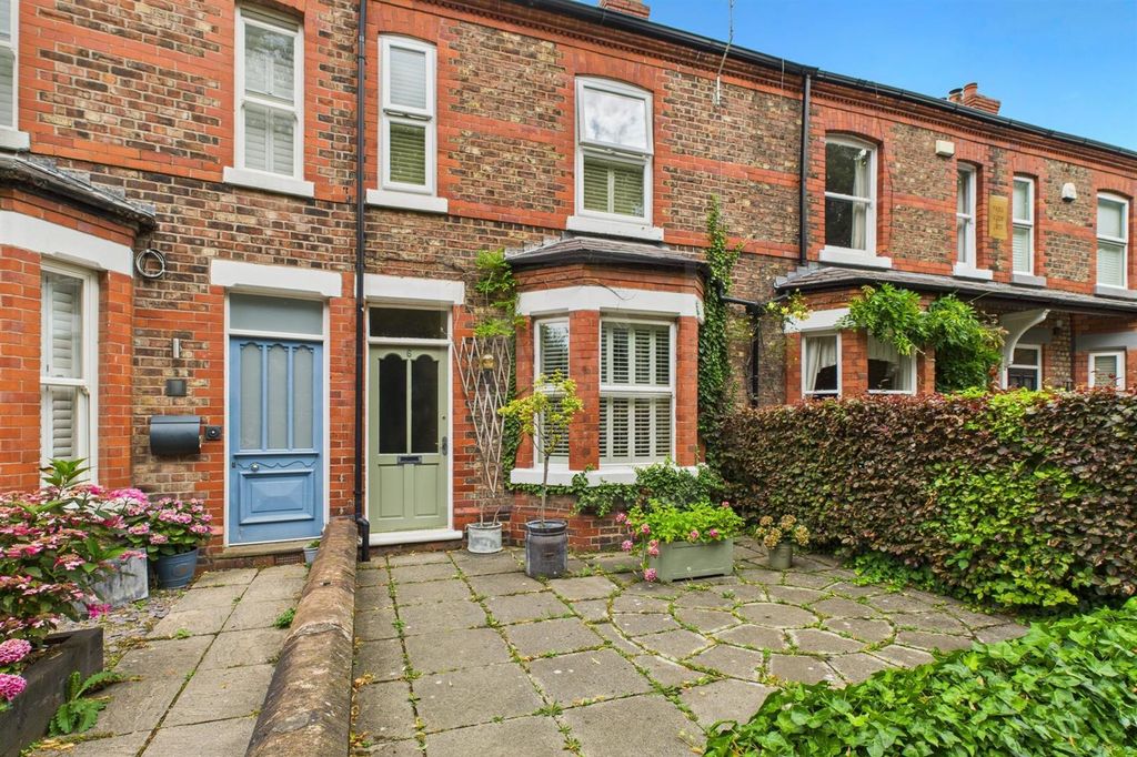 Property photo 1 of 17 Front