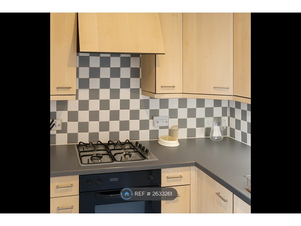 Property photo 3 of 8 Kitchen 1