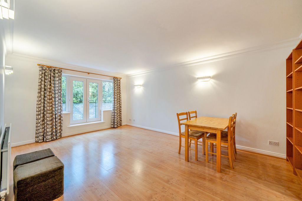 Property photo 2 of 14 Sitting Room