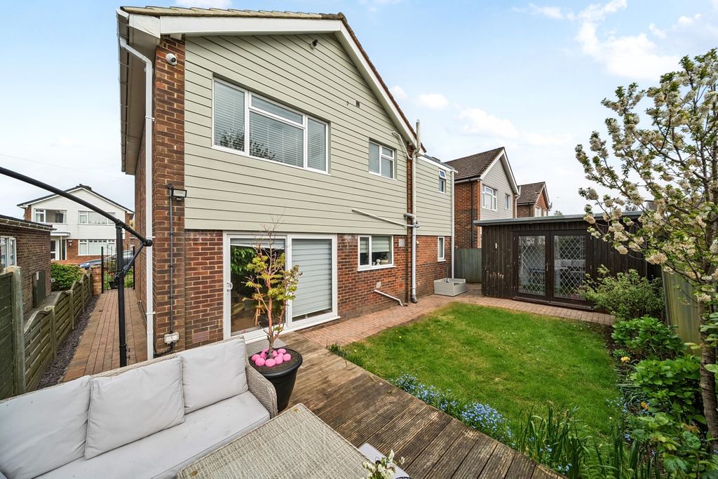 Property photo 3 of 21 Garden