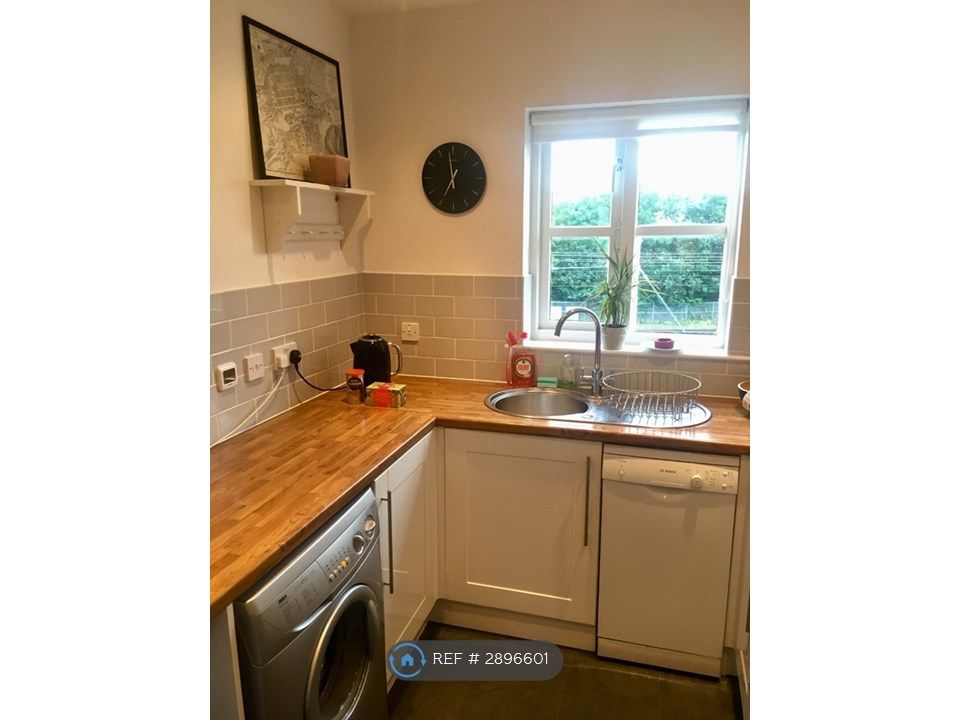 Property photo 2 of 9 Kitchen