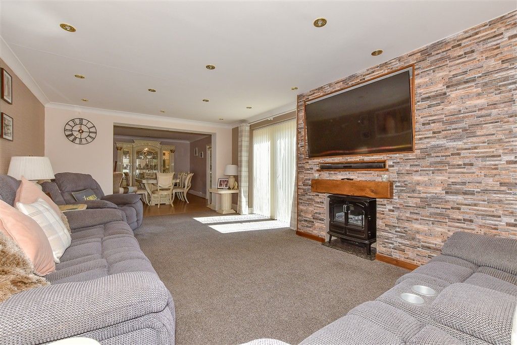 Property photo 1 of 20 Lounge