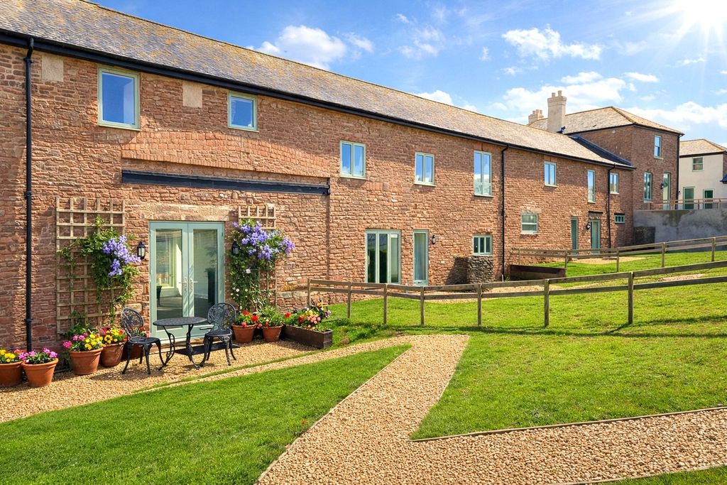 Property photo 1 of 9 Ivy Barn