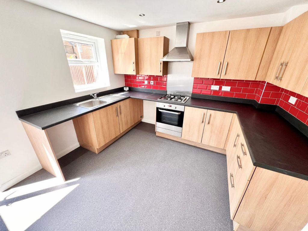 Property photo 2 of 11 Kitchen