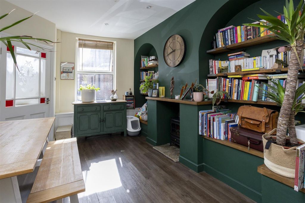 Property photo 3 of 16 63_Lincoln_Street_5.Jpg