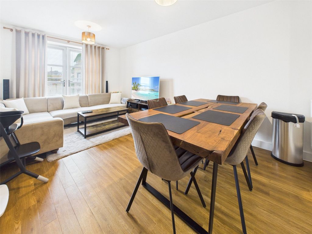 Property photo 3 of 11 Picture No. 12