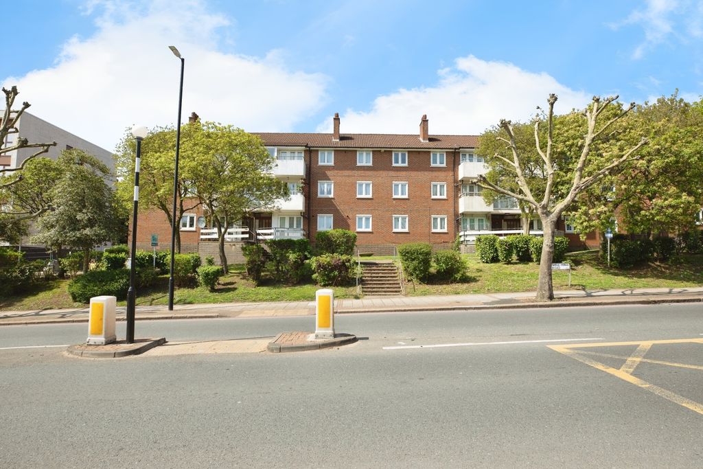 Property photo 1 of 8 Front View